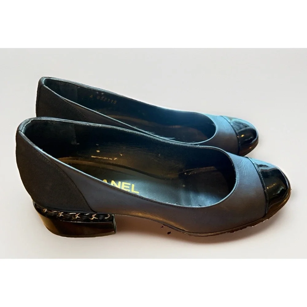 Chanel G32115 Black Leather Grosgrain Trim Patent Toe Chain Block Heel Pumps 38
